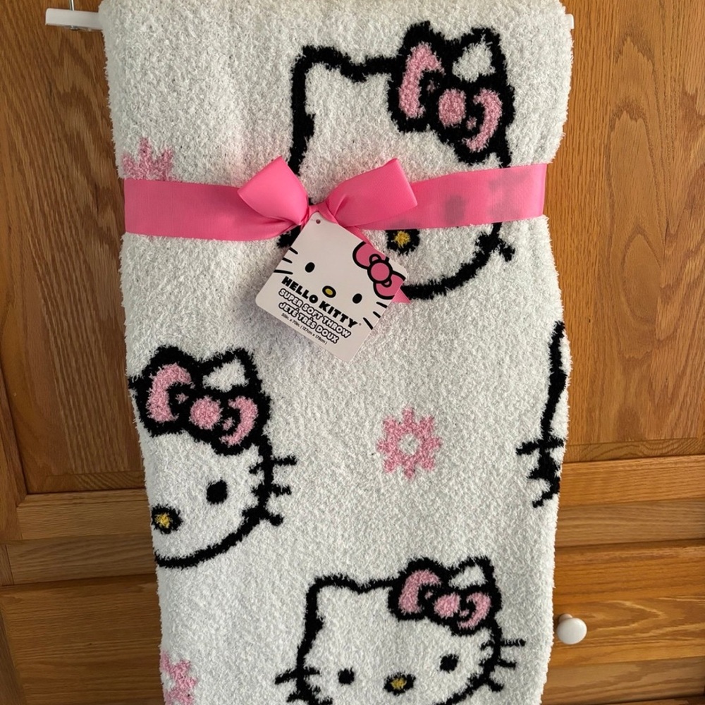 Hello Kitty Viral Blanket Throw